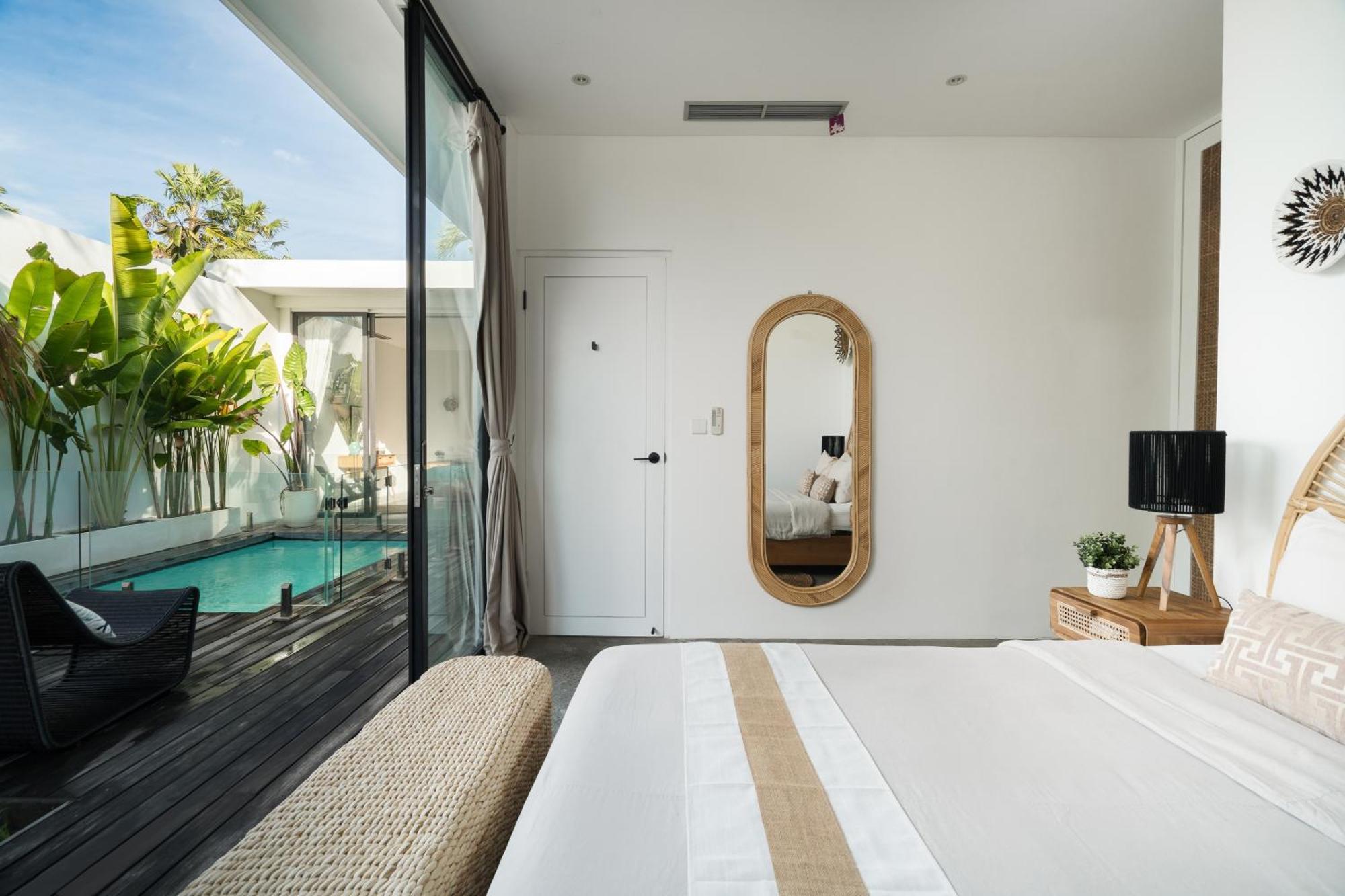 Reif 2 Canggu, Luxury Poolvilla, 2 Bedrooms, 100m2, Near Beach, & Quiet Location Villa